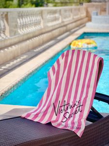 حوله استخری Victoria's Secret