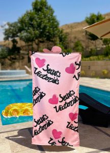 VS - قلب صورتی